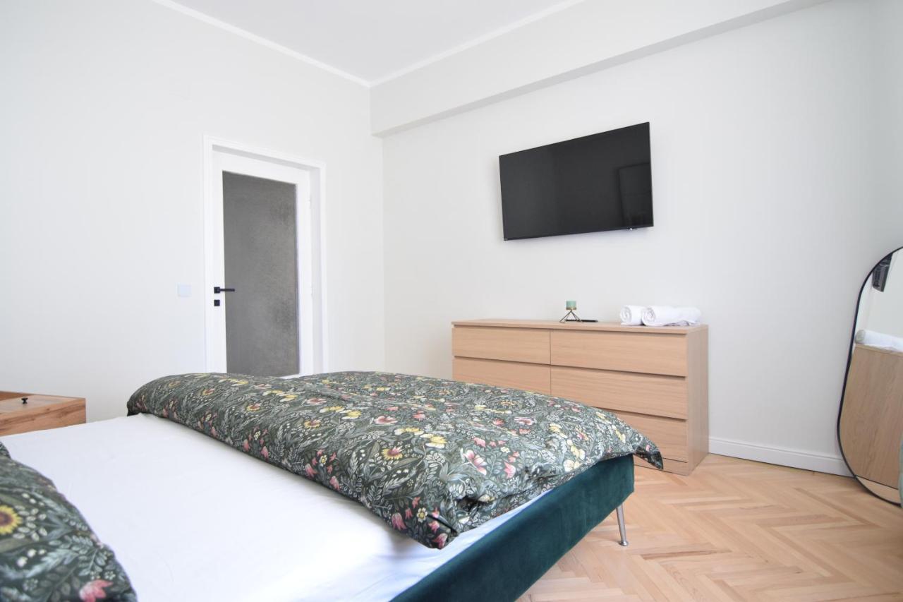 Beautiful Apartment In Old City ブカレスト エクステリア 写真