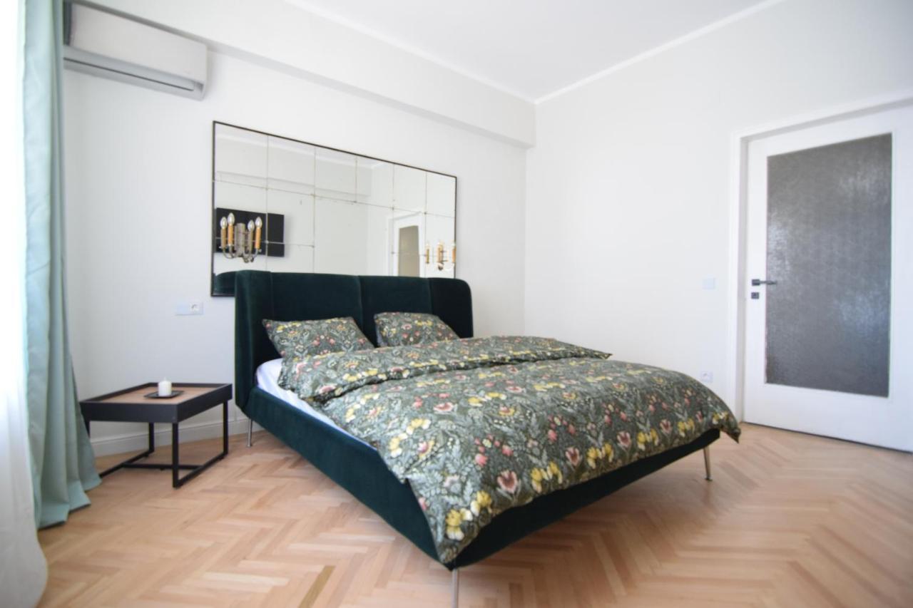 Beautiful Apartment In Old City ブカレスト エクステリア 写真