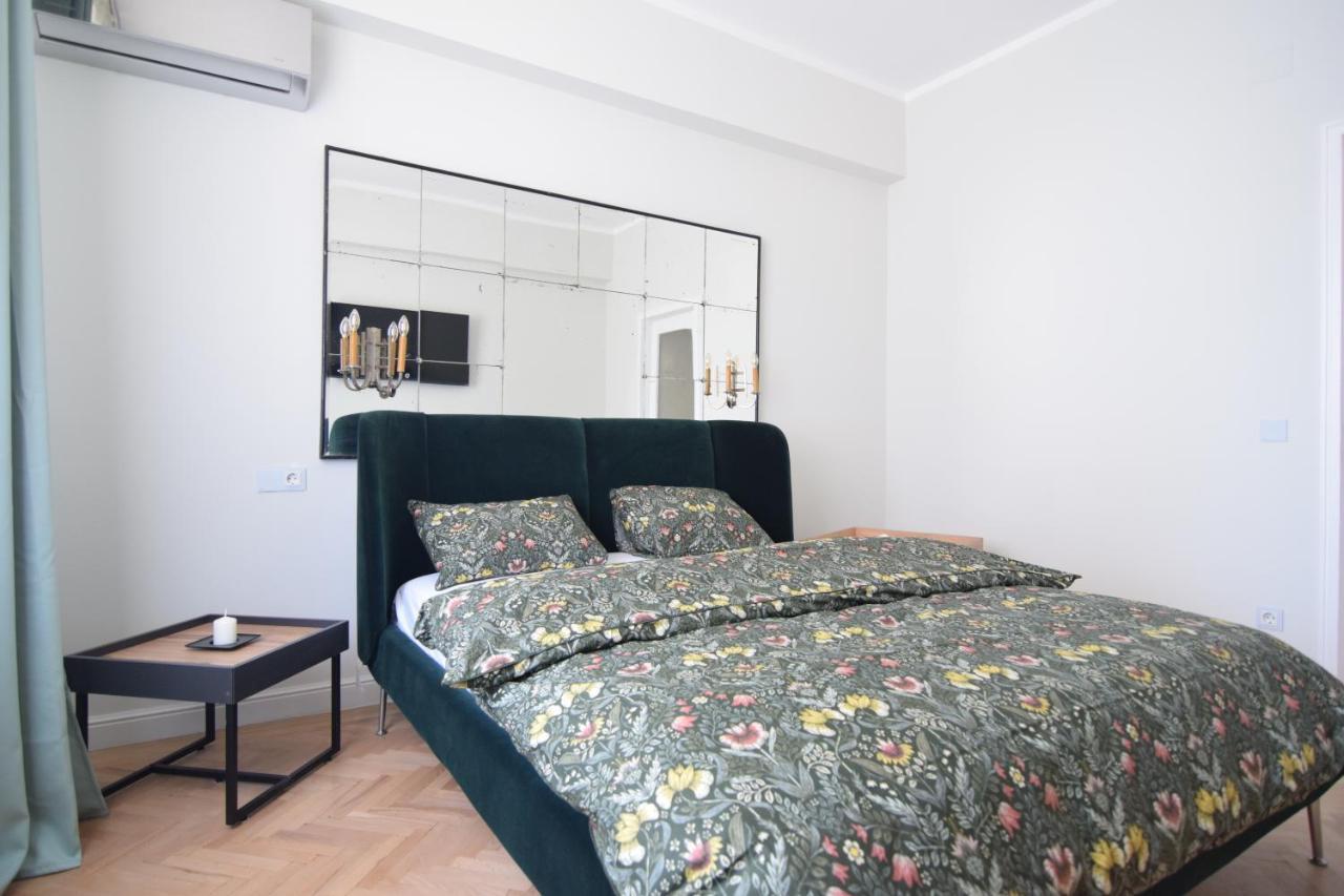 Beautiful Apartment In Old City ブカレスト エクステリア 写真